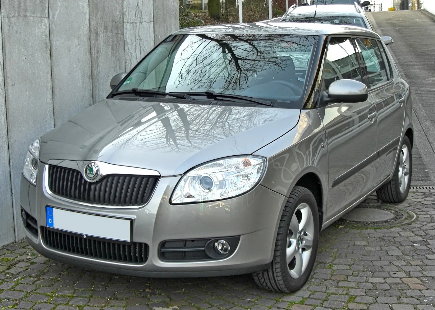 Skoda Fabia — hyrbil i Pristina