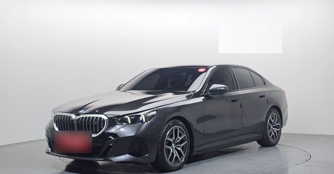 BMW i5 xDrive — hyrbil i Prizren